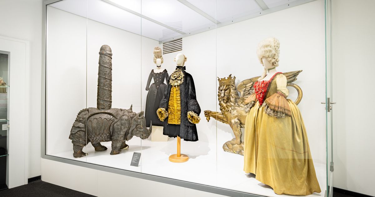 チネチッタではフェリーニのカサノバの素晴らしい衣装が展示されています