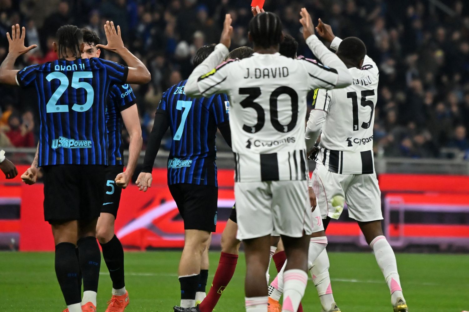 Alessandro Bastoni e Pierre Kalulu