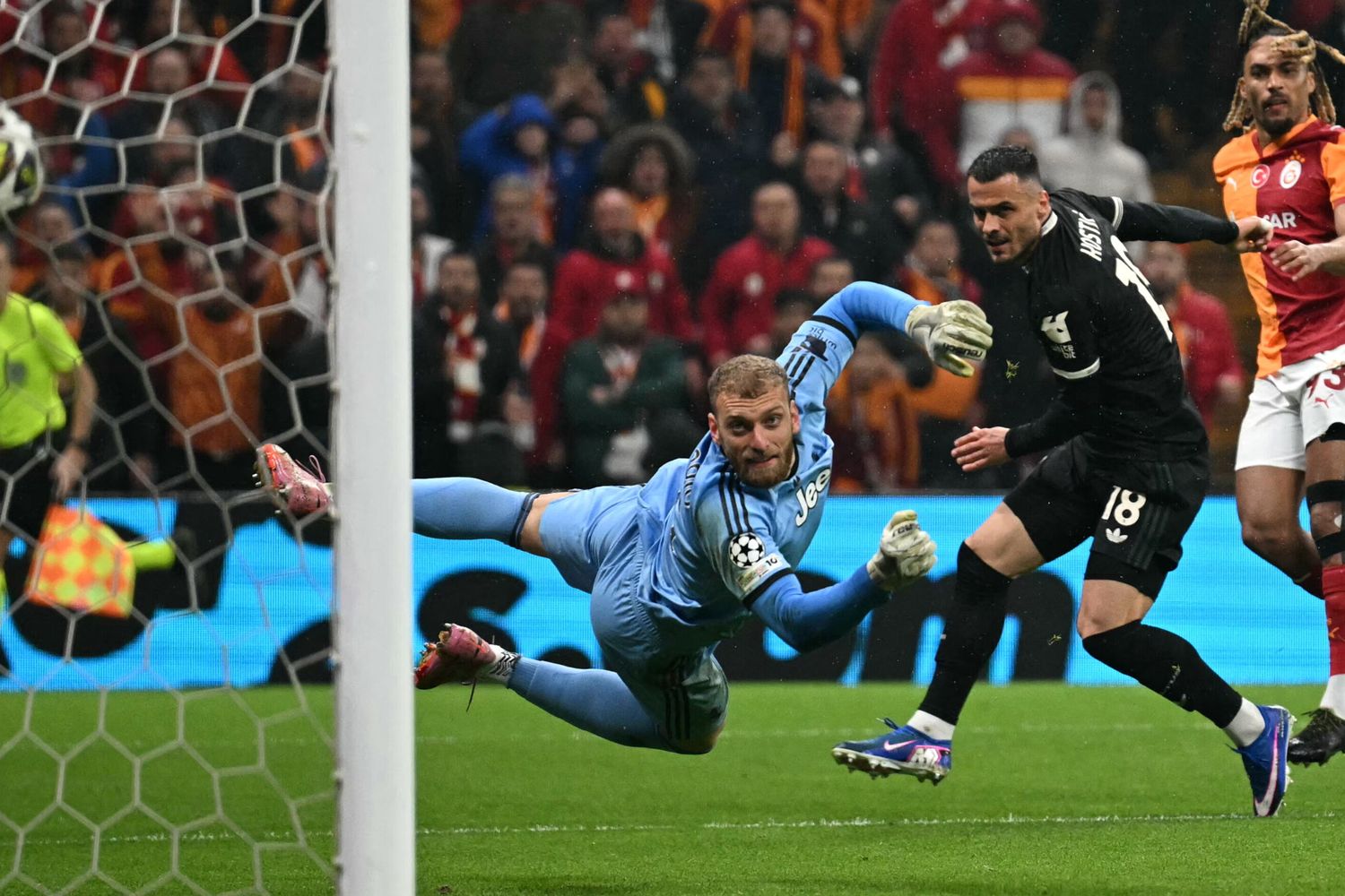 Il portiere della Juventus Michele Di Gregorio