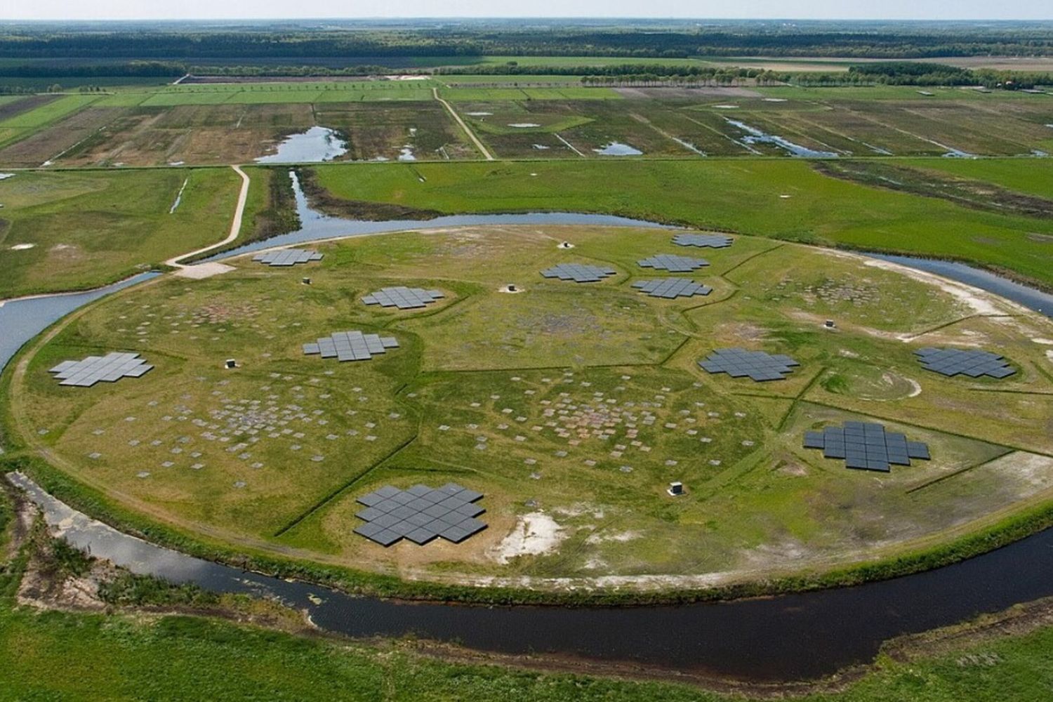 Il  radiotelescopio europeo Low Frequency Array (Lofar)