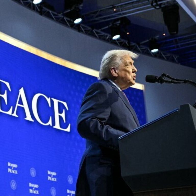 Il presidente degli Stati Uniti Donald Trump interviene alla riunione del "Board of Peace"