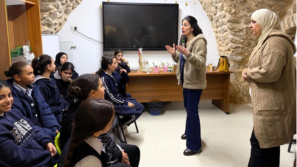 La Coopération italienne visite des écoles à Jérusalem pour observer les progrès du projet d’inclusion