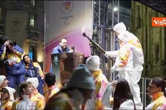 Si accende la fiamma delle Paralimpiadi 2026, Fontana: "Il vero spirito olimpico"