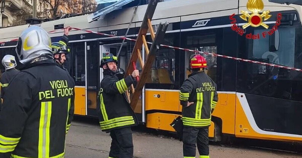 Tram deragliato a Milano "viaggiava a velocità elevata", indagato il conducente