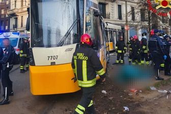 Il tram deragliato a Milano