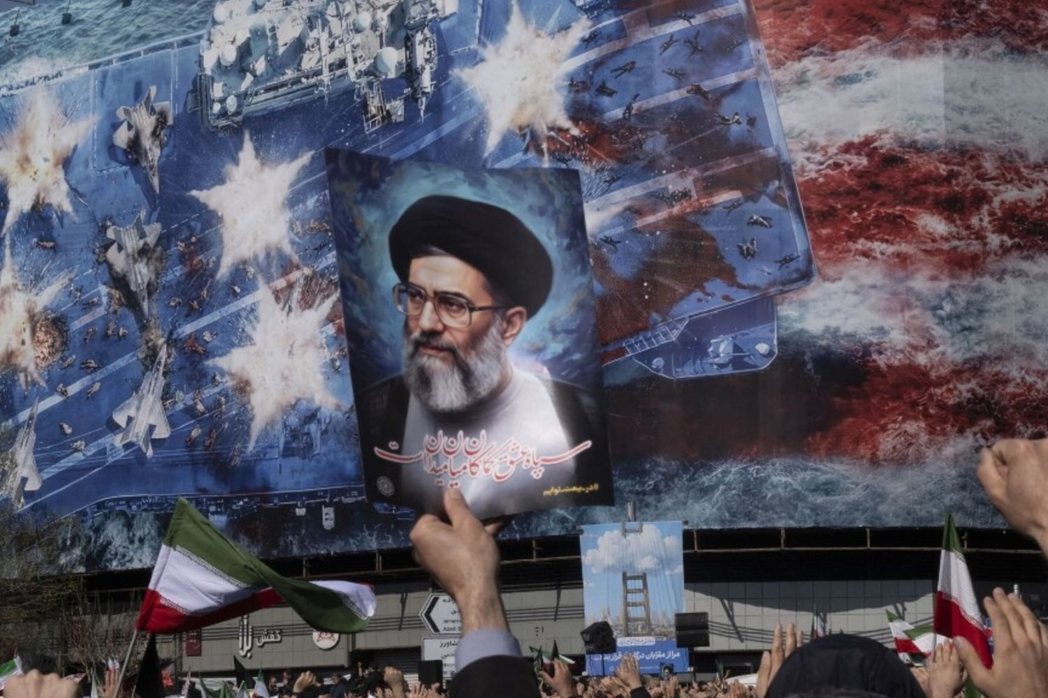 Ucciso Khamenei, chi guida adesso l'Iran? Ancora esplosioni a Teheran, Bahrein, Qatar e Abu Dhabi