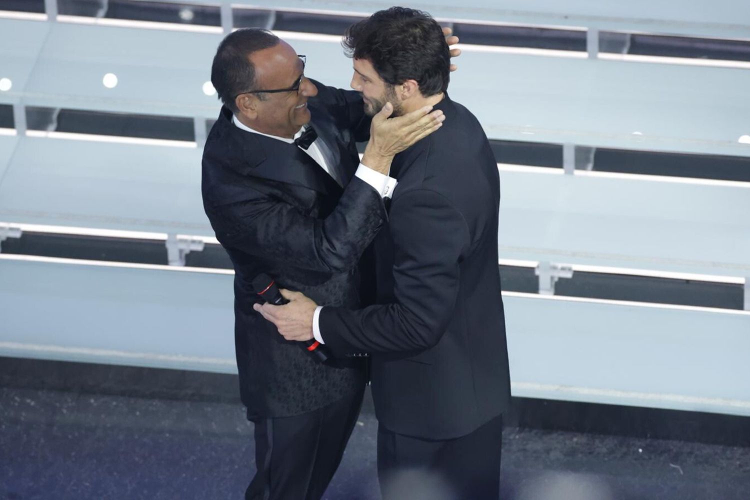 Carlo Conti passa iol testimone a Stefano De Martino