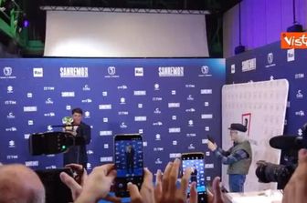 Le foto di Sal Da Vinci con il premio di Sanremo
