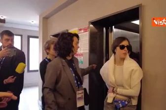 Serena Brancale e Fulminacci arrivano alla conferenza stampa