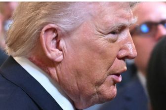 Trump avverte l'Iran: "In arrivo la grande ondata. Eliminati già 49 leader"