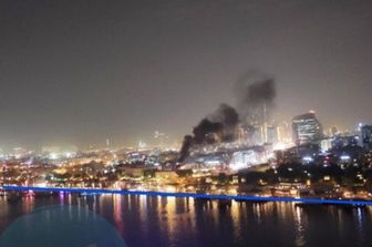 In fiamme il consolato Usa a Dubai, colpito da un drone iraniano