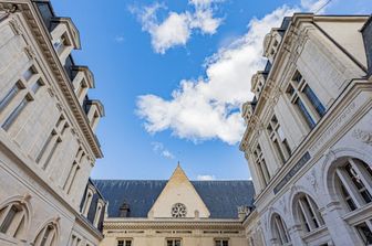 Neonate chiuse nella borsa della spesa, madre e nonna sotto processo in Francia