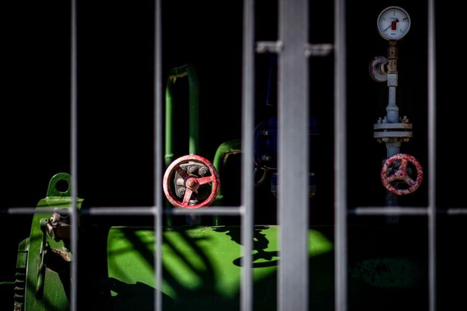 L'ultimo tratto dell'oleodotto Druzhba nella raffineria slovacca Slovnaft a Bratislava, in Slovacchia