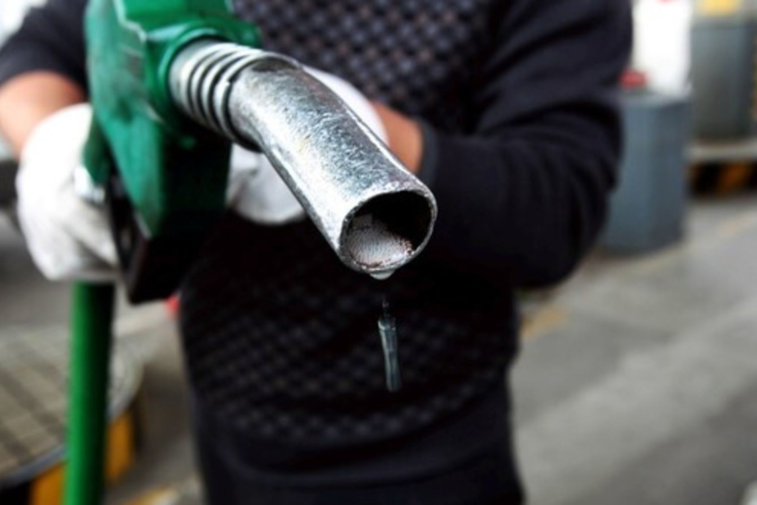 distributore pompa benzina petrolio - afp