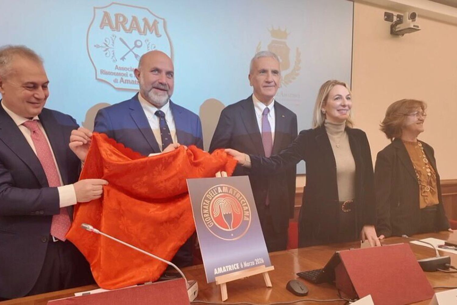 Svelato il simbolo della Giornata internazionale dell'amatriciana nella conferenza stampa alla Camera dei Deputati