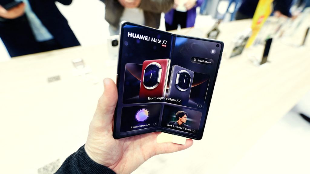 Il pieghevole Mate X7 di Huawei