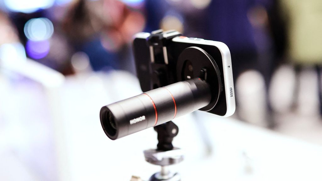 Il teleobiettivo che si può montare sul Magic 8 Pro di Honor