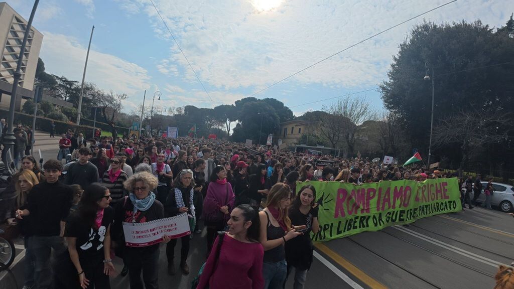 Il corteo a Roma per lo sciopero del 9 marzo