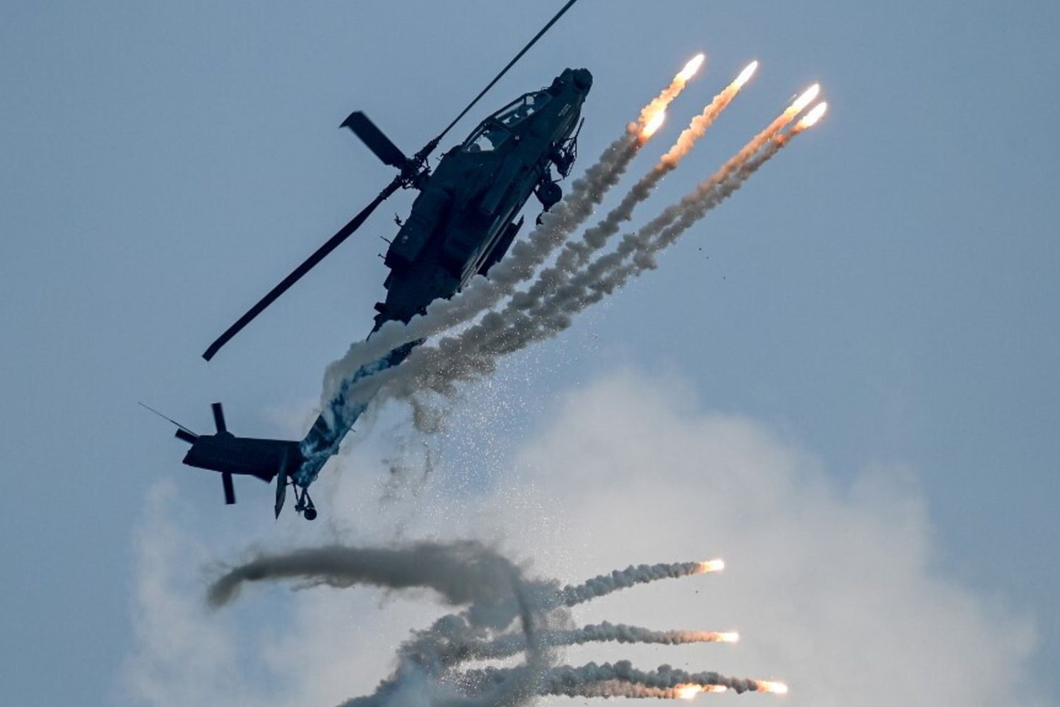 Elicottero Apache in azione