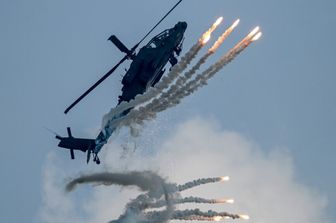 Elicottero Apache in azione