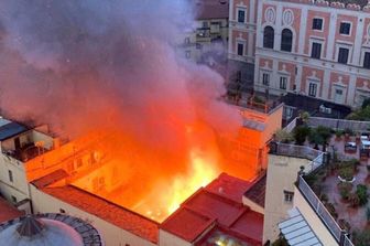 Incendio al  Teatro Sannazaro di Napoli