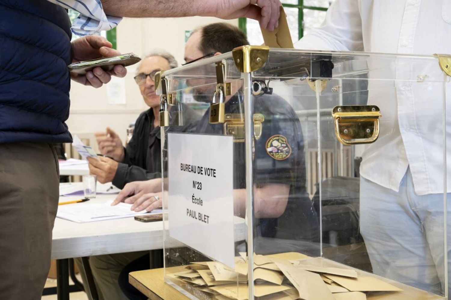 Francia al voto per eleggere 35mila sindaci. Test per l'Eliseo