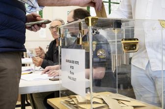 Francia al voto per eleggere 35mila sindaci. Test per l'Eliseo