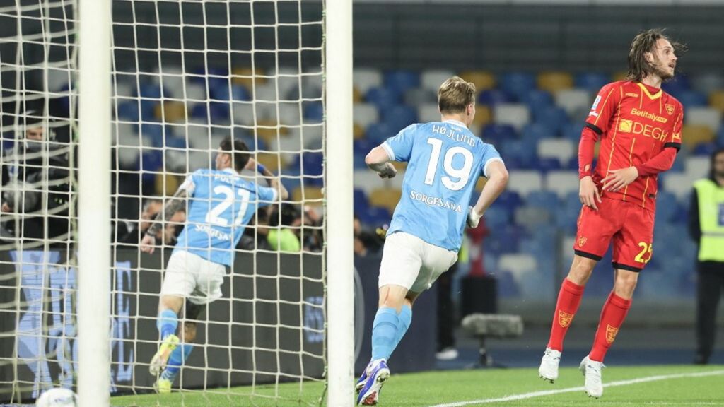 Il Lecce sogna per un tempo, poi con i cambi il Napoli vince la partita