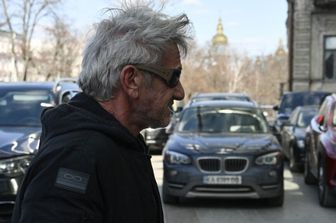 Sean Penn fotografato a Kiev