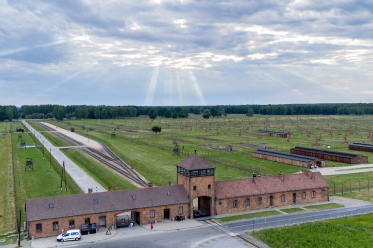 Le sorelle Tatiana e Andra e la loro vita di bambine ad Auschwitz