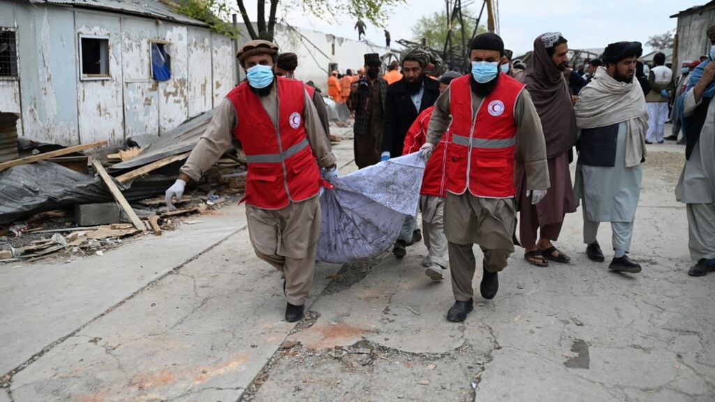 Raid in un centro medico di Kabul, centinaia di morti. Che cosa sta succedendo tra Pakistan e Afghanistan?