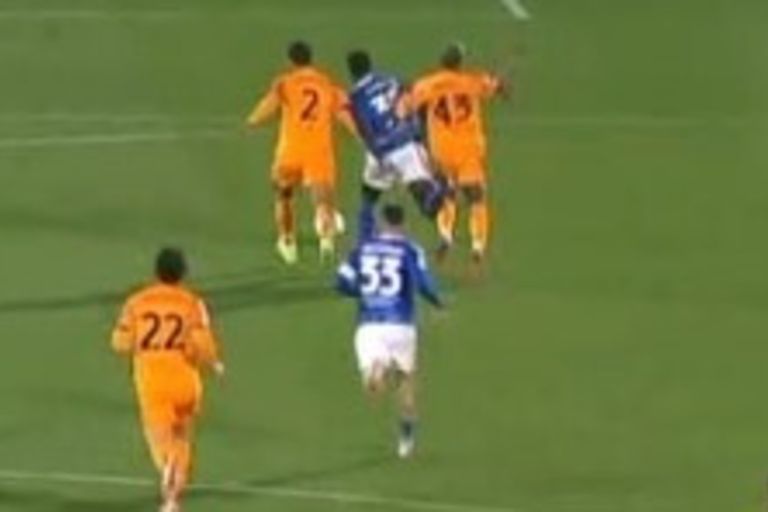 Il presunto fallo di Wesley in Como-Roma