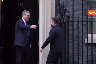 Zelensky ricevuto da premier britannico Starmer a Downing Street, a Londra