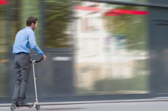 Usa, è 'boom' di incidenti con bici e monopattini elettrici