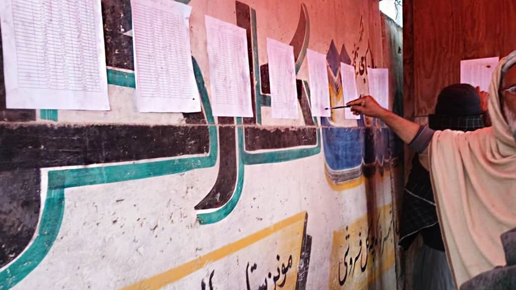 A Kabul funerali di massa dopo la strage