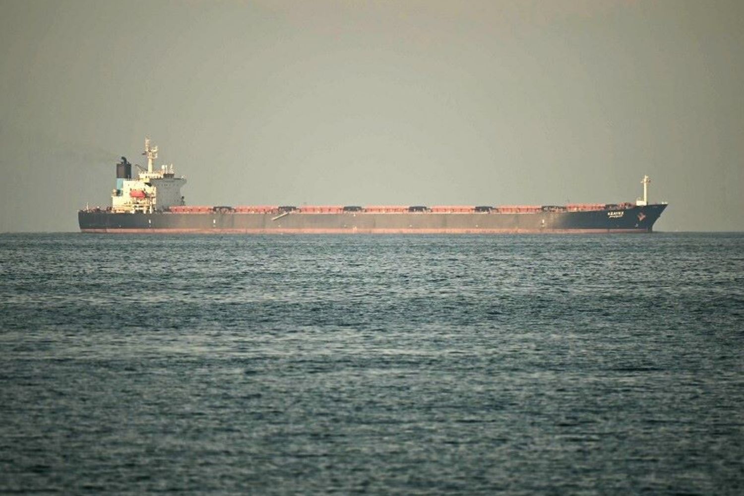 Petroliera nello Stretto di Hormuz - foto scattata il 25 febbraio 2026