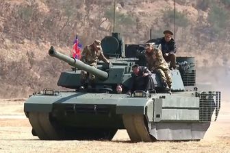 Kim Jong Un sul carro armato