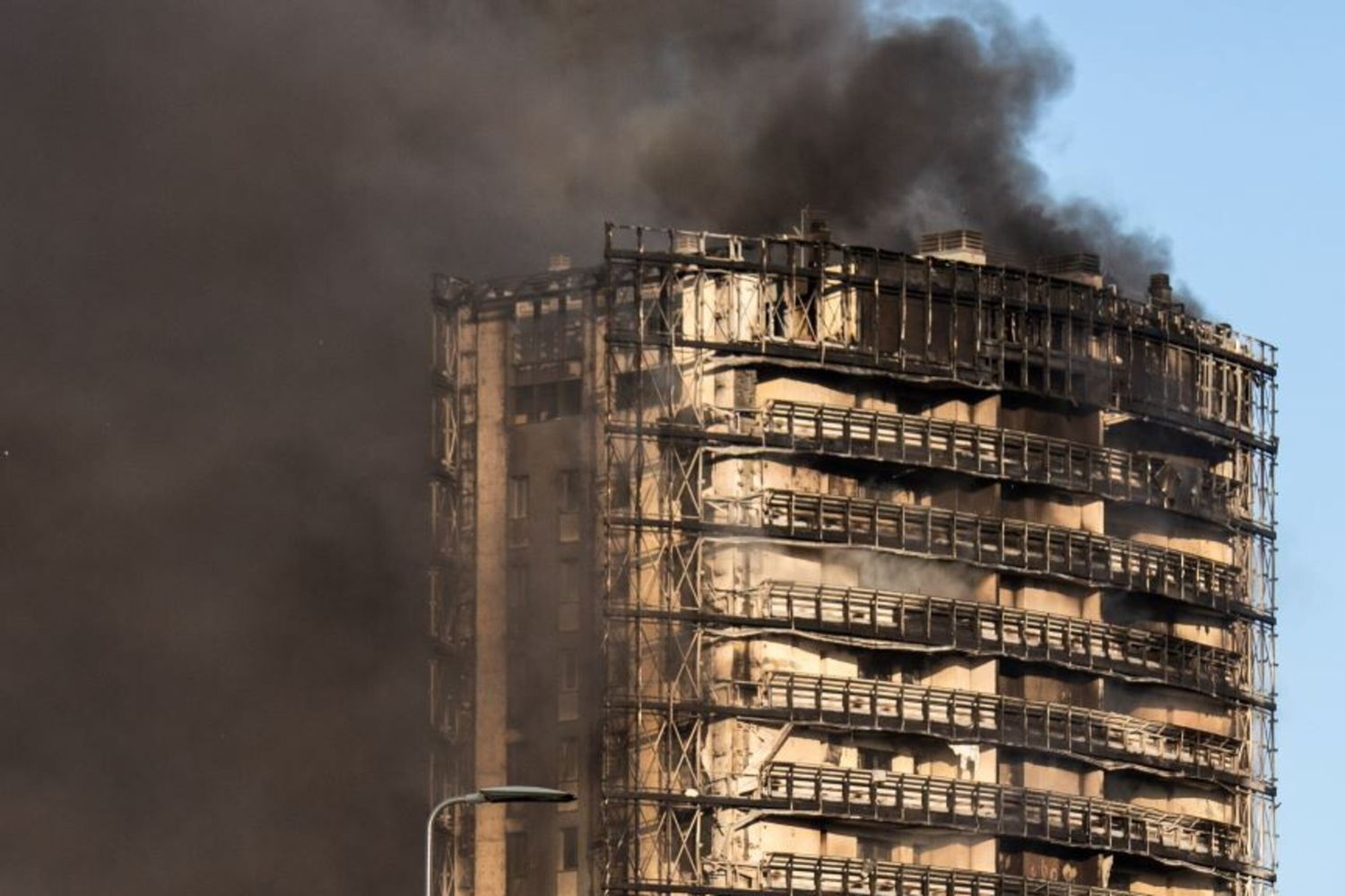 Incendio del grattacielo a Milano