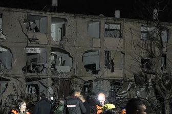Un edificio di Dimona colpito da un missile iraniano