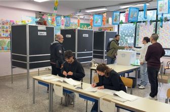 Un seggio elettorale, si vota per il referendum sulla riforma della giustizia