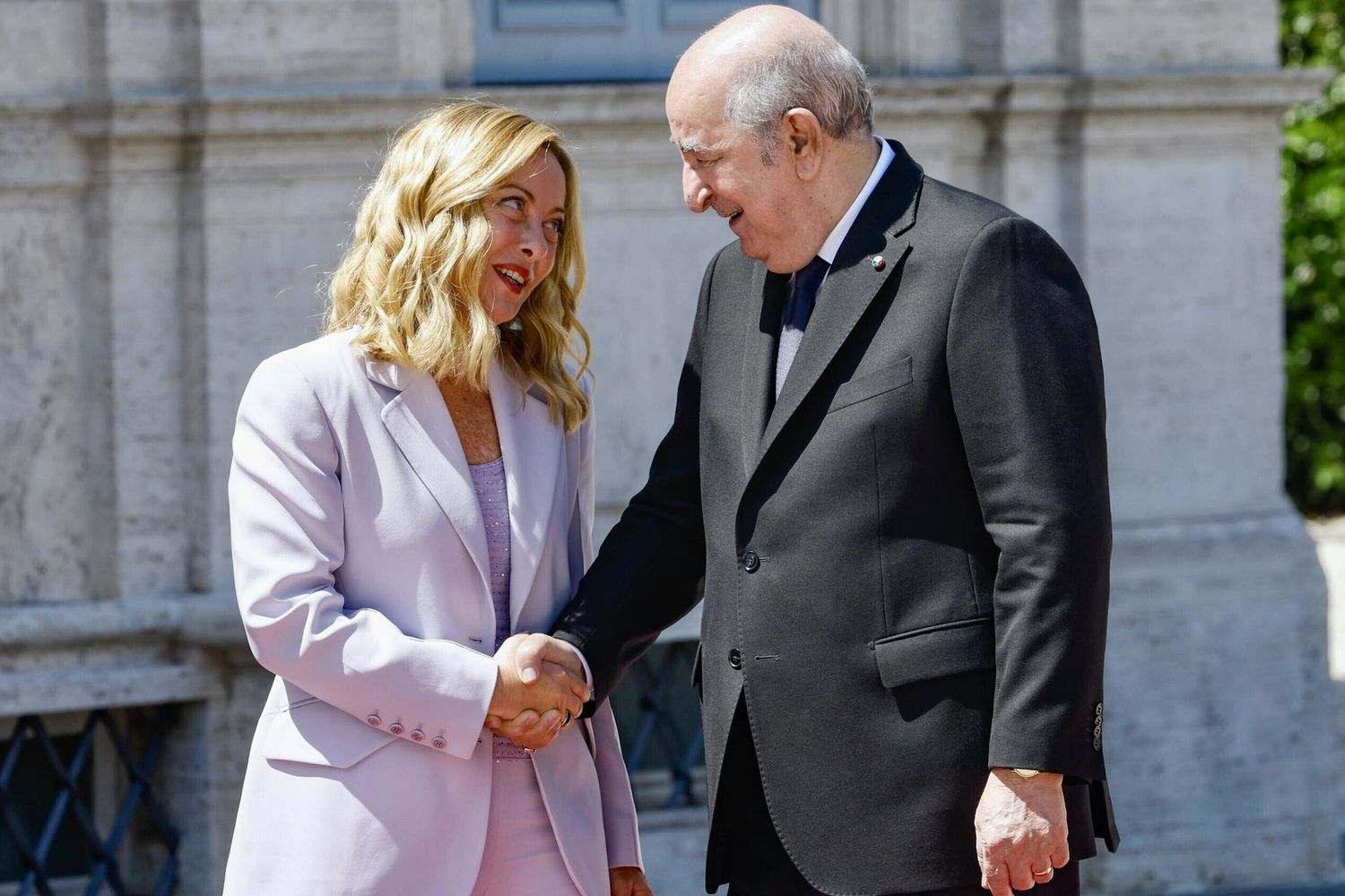 Giorgia Meloni in Algeria, una missione strategica per la cooperazione energetica