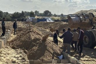 Fosse comuni - immagini di repertorio