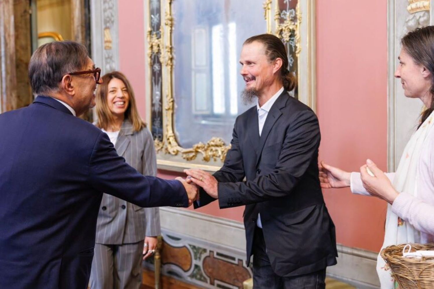 La famiglia nel bosco ricevuta al Senato da Ignazio La Russa