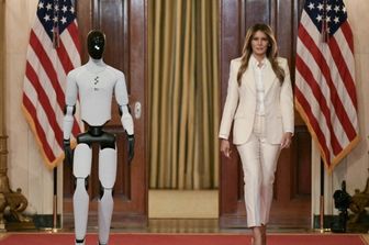 Melania Trump e il robot