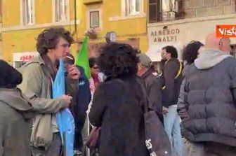 Striscione 'Gaza we are coming' alla Manifestazione No Kings a Roma