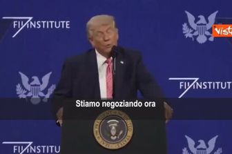 Finta gaffe di Trump: Devono riaprire lo Stretto di Trump... Volevo dire Hormuz