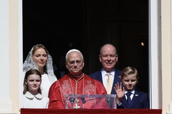 Papa Leone a Monaco, "Le guerre sono frutto dell'idolatria del potere e del denaro"