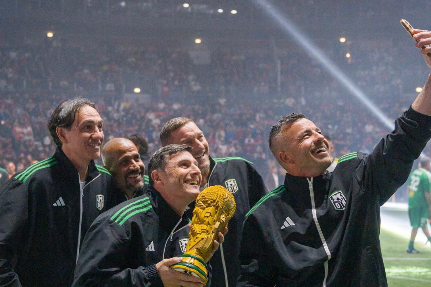 Di Natale si fa un selfie con Zanetti, Totti, Veron e Nesta