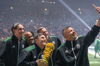 Di Natale si fa un selfie con Zanetti, Totti, Veron e Nesta