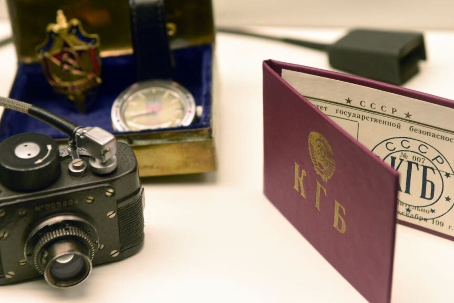 Gadget di un agente dei servizi segreti russi esposto in un museo in Germania